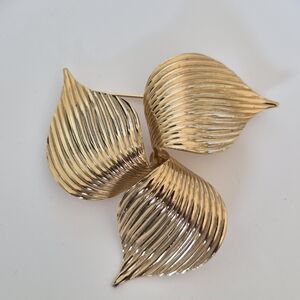 Sarah Coventry Gold Leaf Brooch